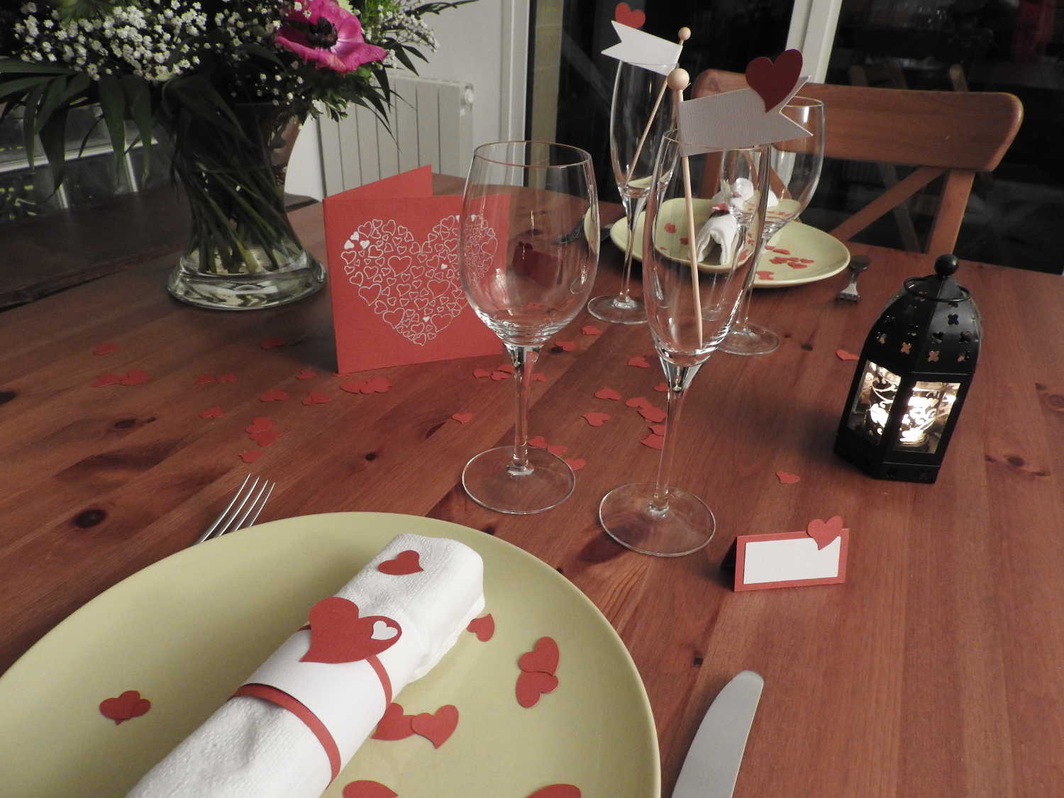 décoration de table coeur rouge et blanc suivant patron tuto à imprimer